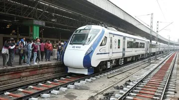 वंदे भारत ट्रेन पर...- India TV Hindi