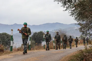 भारतीय सीमा में घुसपैठ कर रहे 2 पाक आतंकियों को सेना ने किया ढेर- India TV Hindi
