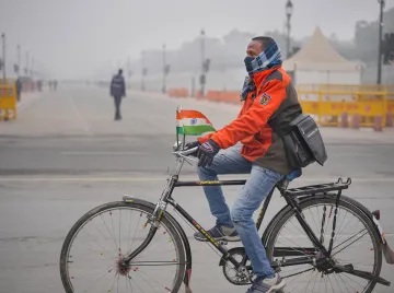 IMD Delhi Weather Forecast Temperature reaches 42 degree Celsius in Delhi yellow alert issued- India TV Hindi