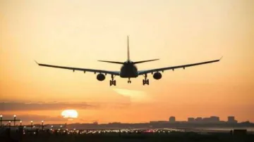 Gujarat Emergency landing of flight- India TV Hindi