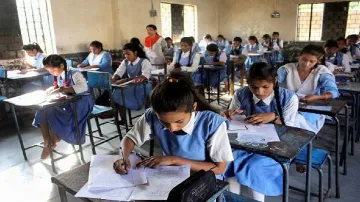 CBSE क्लास 10 और 12 की प्रैक्टिकल परीक्षाएं आज से शुरू हो गई है।- India TV Hindi