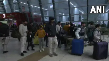 दिरा गांधी अंतरराष्ट्रीय हवाईअड्डे पर देरी से चल रहीं फ्लाइट्स- India TV Hindi