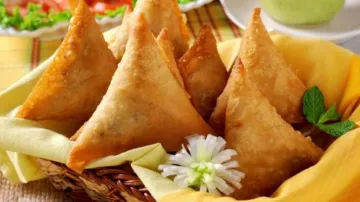 samosa_health_sideeffects- India TV Hindi