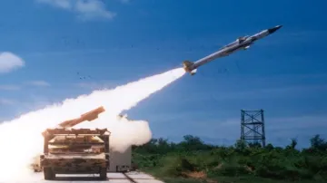 यूक्रेन को अमेरिका देगा 2.2 अरब डॉलर, फ्रांस, इटली देंगे मिसाइल सिस्टम- India TV Hindi