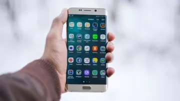 Samsung smartphone offer - India TV Paisa