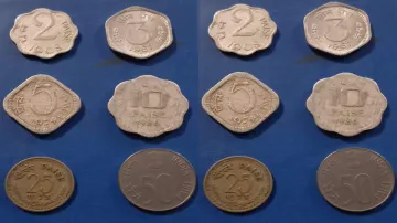 IAS अवनीश शरण ने पुराने सिक्कों की फोटो शेयर की।- India TV Hindi