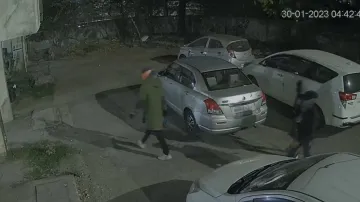 CCTV में दिखी सलिया गैंग।- India TV Hindi