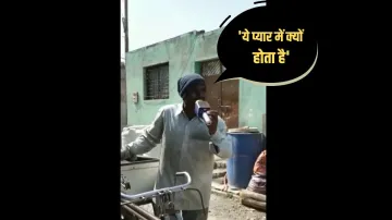 A scrap buyer is singing on the streets- India TV Hindi