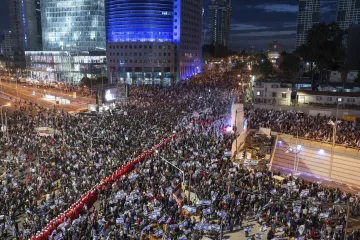 इजरायल की सड़कों पर मचा बवाल, हजारों लोग कर रहे प्रदर्शन, कहा ‘पीएम नेतन्याहू लोकतंत्र के लिए खतरा‘- India TV Hindi