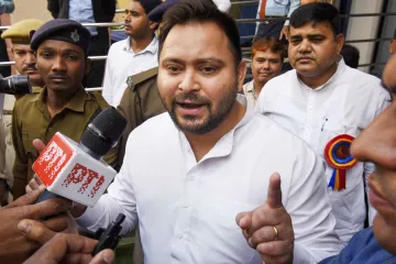 Atique and Ashraf Ahmed Murder Case Tejaswi yadav told the murder of Atiq Ahmed as scripted- India TV Hindi