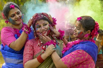 Holi Exact Date When will Holi be celebrated Holika will burn know the exact answer here- India TV Hindi