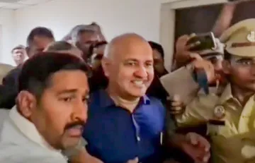 High Court gives relief to delhi deputy cm Manish Sisodia permission to meet his sick wife- India TV Hindi