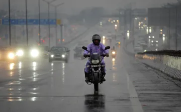 IMD Delhi NCR Weather Forecast rainfall and hail storm prediction in delhi IMD Alert- India TV Hindi