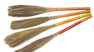 Broom Vastu Tips- India TV Hindi