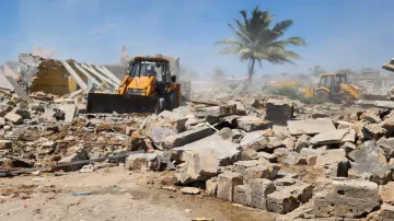 demolition in dwarka- India TV Hindi
