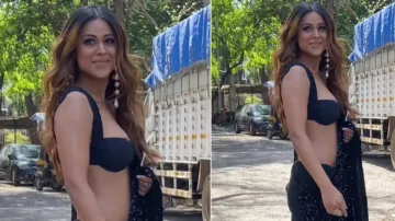 Nia Sharma in black saree- India TV Hindi