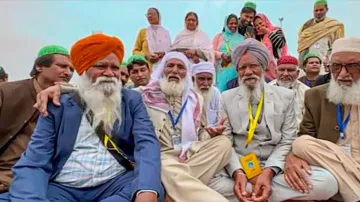 गुरदेव सिंह और दया सिंह का परिवार (फाइल)- India TV Hindi