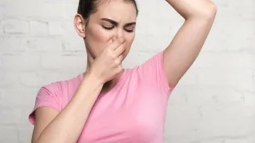 Home remedies to reduce sweat smell - India TV Hindi