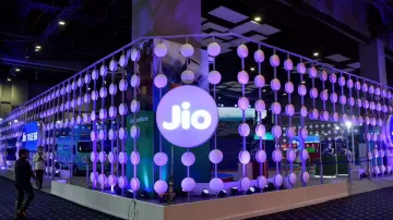 Jio, Jio make History, Jio Create Record, Jio Data usage, jio users in india, Jio users 10 billion - India TV Hindi