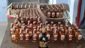 liquor smuggling- India TV Hindi