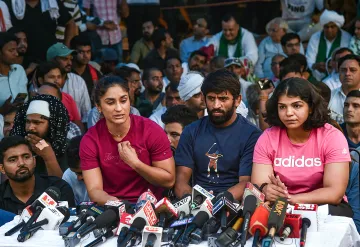 Wrestlers Protest in jantar mantar of Delhi Police records statement of 7 women wrestlers investigat- India TV Hindi