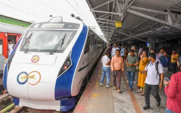 PM Narendra Modi flags off the Northeast's first Vande Bharat Express train in Assam- India TV Hindi