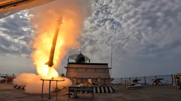 टेंशन में इजरायल! ईरान ने किया खतरनाक मिसाइल 'खैबर' का सफल परीक्षण, 2 हजार किमी की रेंज- India TV Hindi