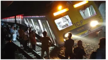 Train Accident Bardhaman-Bandel local train derailed Indian railway traffic disrupted- India TV Hindi