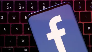 Facebook Bug, Facebook latest bug, Facebook automatic friend requests bug- India TV Hindi