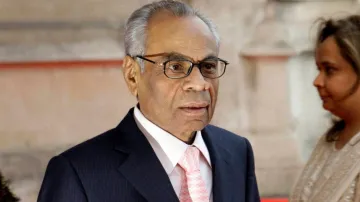 Hinduja Group chairman SP Hinduja passes away in London at 87- India TV Paisa