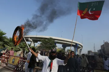 पकिस्तान में हिंसा और आगजनी- India TV Hindi