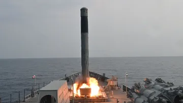 आइएनएस मोरमुगाव से समुद्र में नौसेना ने किया सुपरसोनिक ब्रम्होस मिसाइल का सफल परीक्षण- India TV Hindi
