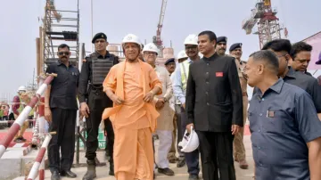 उत्तर प्रदेश के मुख्यमंत्री योगी आदित्यनाथ ने अयोध्या में राम जन्मभूमि परिसर का दौरा किया- India TV Hindi