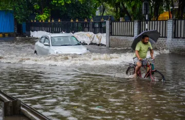 Monsoon entered Mumbai and Delhi together after 62 years know where and how much rain- India TV Hindi