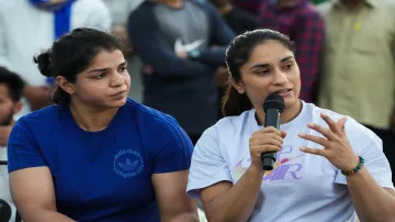 sakshi malik vinesh phogat- India TV Hindi