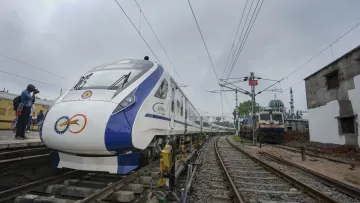 करोड़ों रेल यात्रियों को जल्द मिलेगी बड़ी खुशखबरी, घटने वाला है वंदेभारत का किराया- India TV Paisa