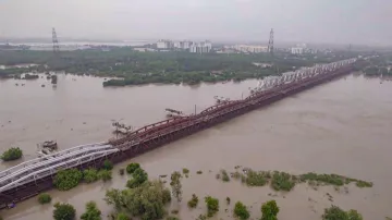 Delhi Flood Good news for Delhiites Yamuna's water level starts decreasing- India TV Hindi