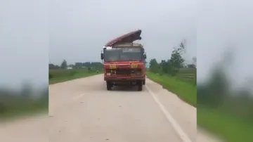 bus flying roof video- India TV Hindi