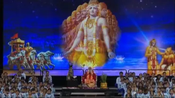 Gita In United States, 10000 People Gita In United States, Bhagavad Gita- India TV Hindi