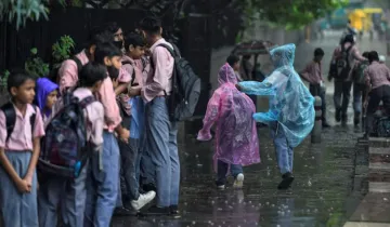 दिल्ली में भारी बारिश के चलते कल बंद रहेंगे स्कूल - India TV Hindi
