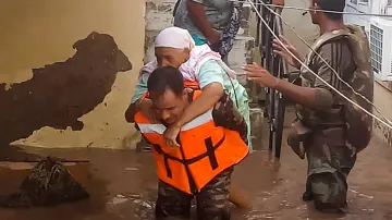बाढ़ की चपेट में पंजाब के सैंकड़ों गाव- India TV Hindi