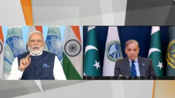 एससीओ शिखर सम्मेलन में पीएम मोदी और पाकिस्तान के प्रधानमंत्री शहबाज शरीफ- India TV Hindi