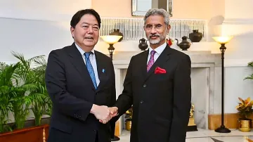 जापान के विदेश मंत्री योशिमासा हयाशी के साथ एस जयशंकर।- India TV Hindi