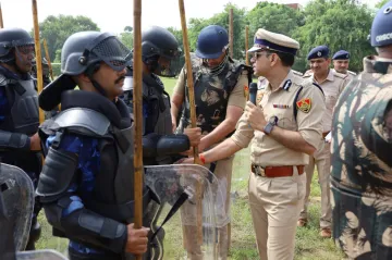 Nuh district borders sealed police and paramilitary deployed in view of Brajmandal Jalabhishek Yatra- India TV Hindi
