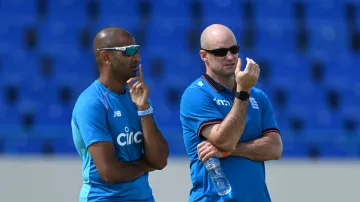 Mo Bobat and Andrew Strauss- India TV Hindi