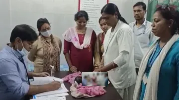 बच्ची को सदर अस्पताल में कराया गया भर्ती- India TV Hindi