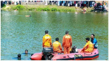 Bihar boat accident Boat full of school children sinking in river many students missing in muzaffar- India TV Hindi