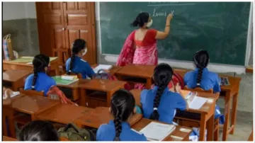 Muzaffarnagar like incident in Sambhal classmates slap student AFTER TEACHERS ORDER FIR registered- India TV Hindi
