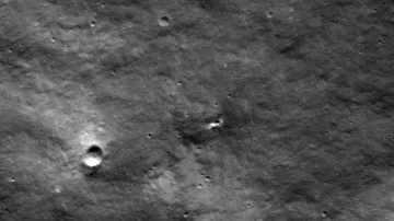 चंद्रमा पर जहां क्रैश हुआ रूस का लूना-25, NASA ने ढूंढ निकाली वो जगह, बना बड़ा गड्ढा- India TV Hindi
