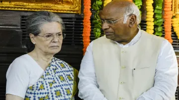 sonia gandhi mallikarjun kharge- India TV Hindi